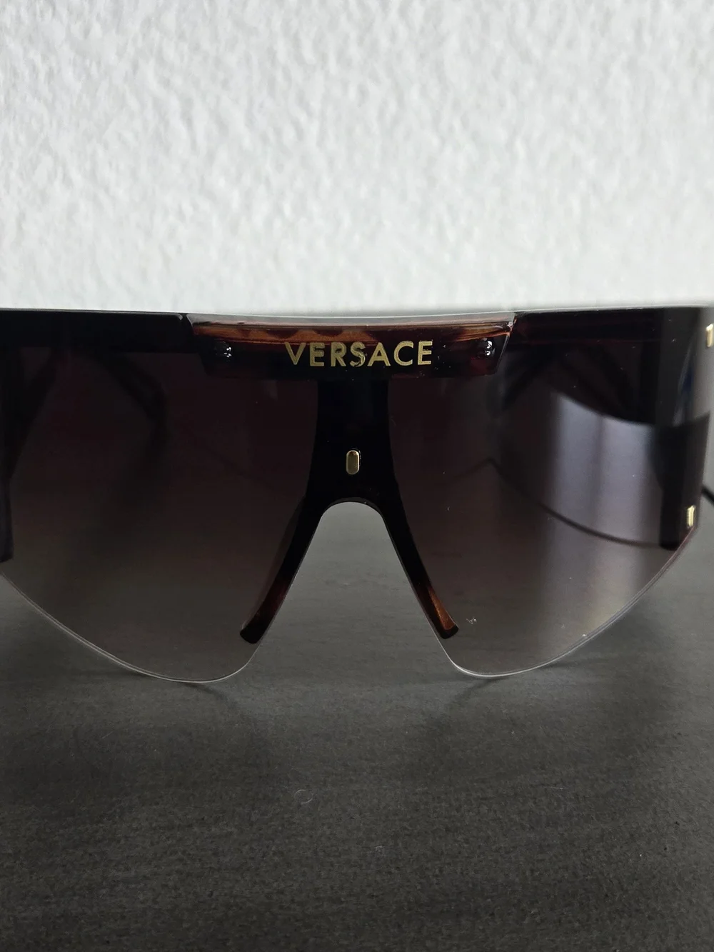 Versace - Picture 2 of 3